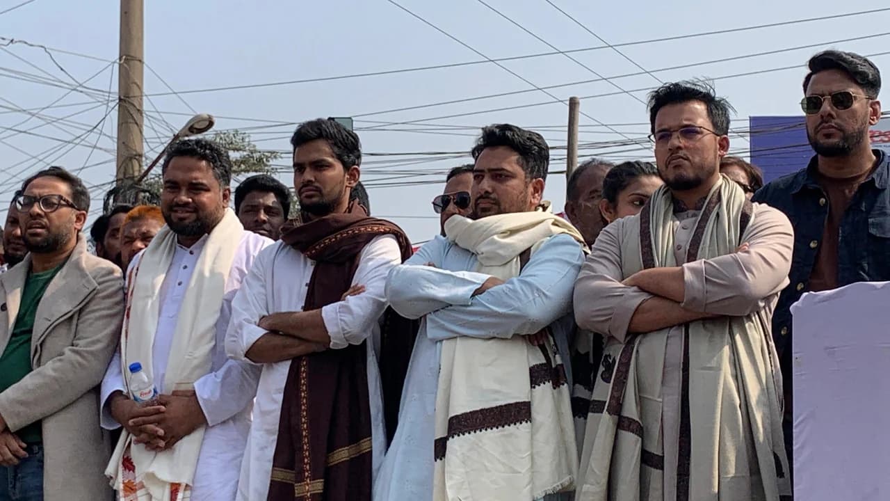 গণভোটে ‘হ্যাঁ’তে ভোট দিতে বললেন নাহিদ ইসলাম- খবরের থাম্বনেইল ফটো