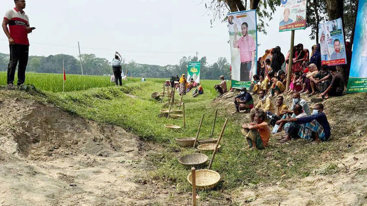 নরসিংদীতে খাল খনন ও পুনঃখনন কর্মসূচি উদ্বোধন- খবরের থাম্বনেইল ফটো