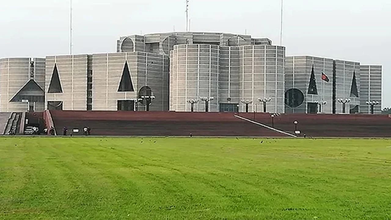 কারা হলেন সংসদের চিফ হুইপ ও হুইপ?- খবরের থাম্বনেইল ফটো