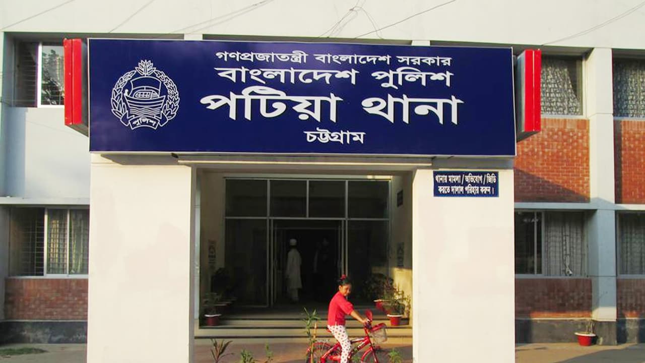 চট্টগ্রাম প্রতারক চক্রের ৩ সদস্য গ্রেপ্তার- খবরের থাম্বনেইল ফটো