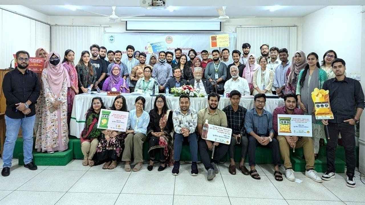 প্যাকেটজাত খাবারের লেবেলে সহজবোধ্য তথ্য নিশ্চিতের দাবি তরুণদের- খবরের ইমেজ Image