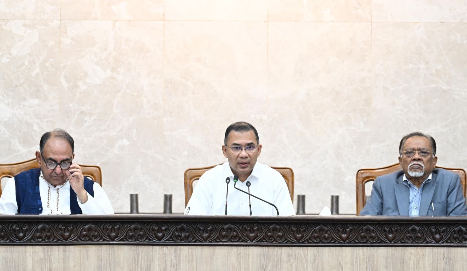 মানুষের ভাগ্য পরিবর্তনে কাজ করতে কর্মকর্তা-কর্মচারীদের তাগিদ- খবরের থাম্বনেইল ফটো