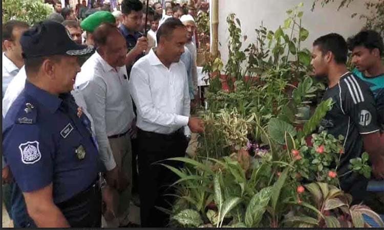 পটুয়াখালীতে সপ্তাহব্যাপী বৃক্ষরোপণ ও বৃক্ষ মেলার উদ্বোধন- খবরের থাম্বনেইল ফটো