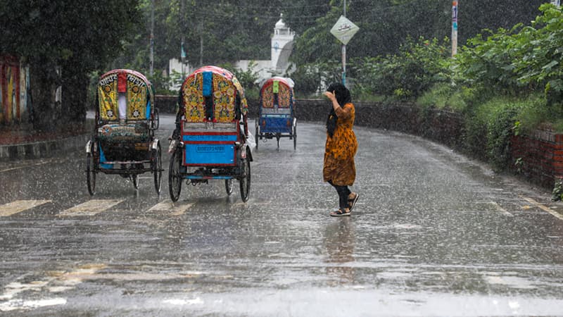রাজধানী ঢাকাসহ দেশের চার বিভাগে হালকা বৃষ্টির সম্ভাবনা- খবরের থাম্বনেইল ফটো