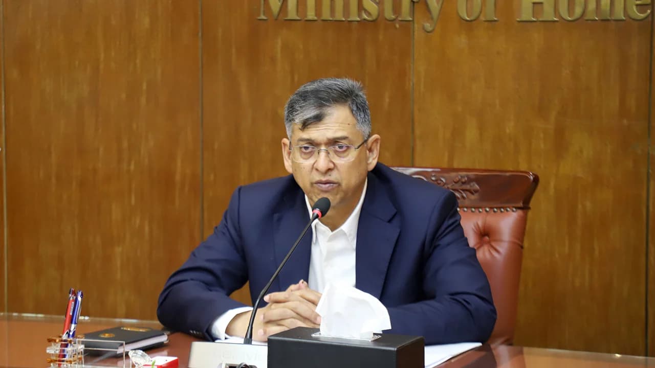 সরকারের ছয় মাসের রূপরেখা চূড়ান্তের নির্দেশ, বিরোধী দল থেকেই ডেপুটি স্পিকার—জানালেন স্বরাষ্ট্রমন্ত্রী- খবরের থাম্বনেইল ফটো