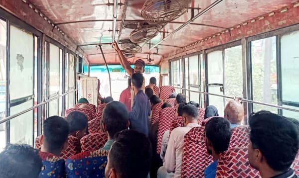 বাসের জানালায় থাকা রড অপসারণের নির্দেশ- খবরের ইমেজ Image
