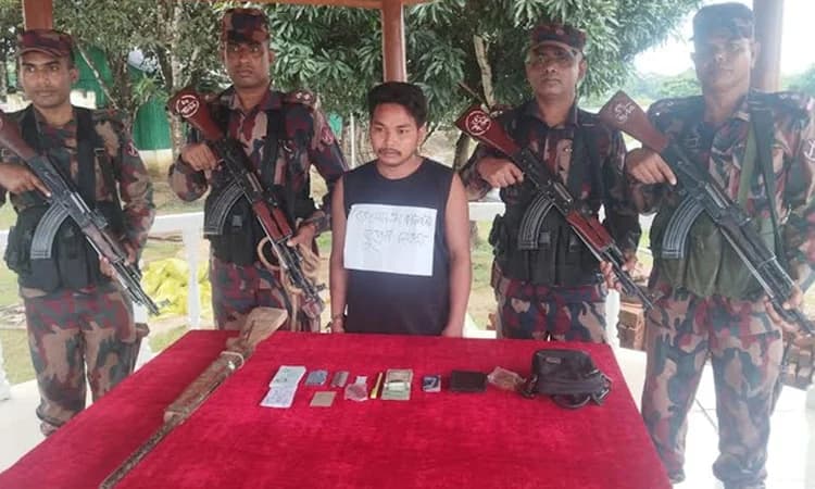লংগদুতে অবৈধভাবে চাঁদা আদায়কালে একজন আটক- খবরের ইমেজ Image