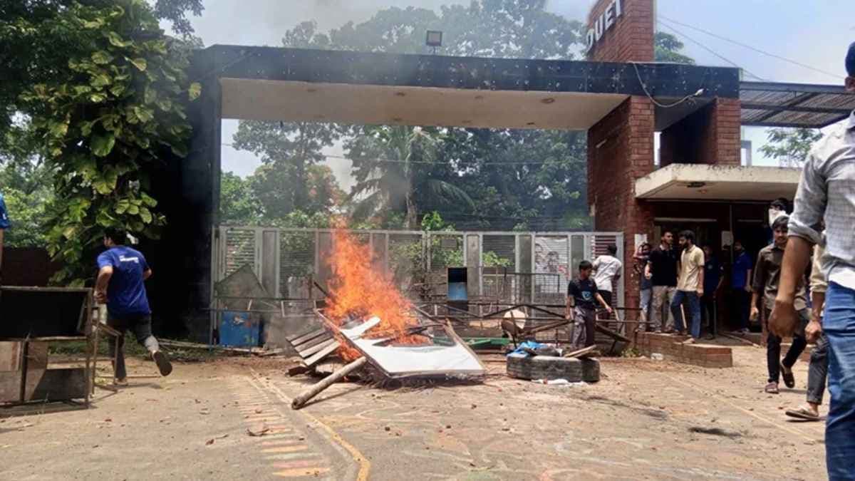 ভিসি নিয়োগকে কেন্দ্র করে সংঘর্ষে রণক্ষেত্র ডুয়েট- খবরের থাম্বনেইল ফটো