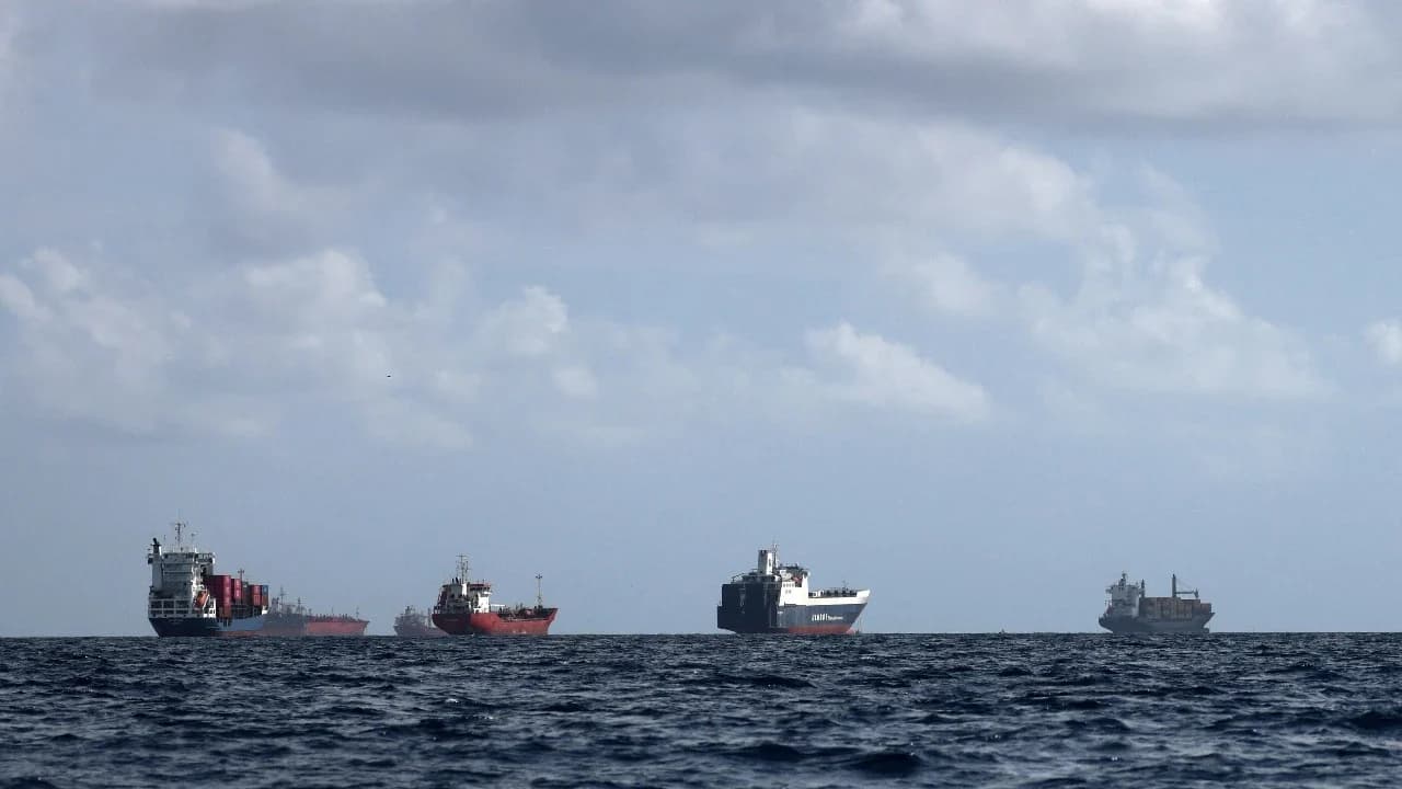 হরমুজ প্রণালিতে নিরাপদ চলাচলের সুযোগ পাচ্ছে বাংলাদেশসহ ৬ দেশ- খবরের ইমেজ Image