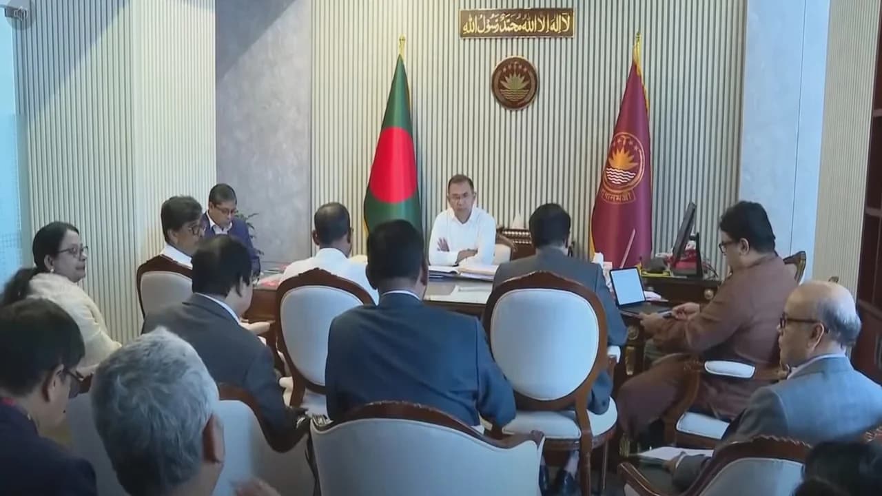 কদরের সরকারি ছুটি হলেও অফিসে প্রধানমন্ত্রী- খবরের থাম্বনেইল ফটো