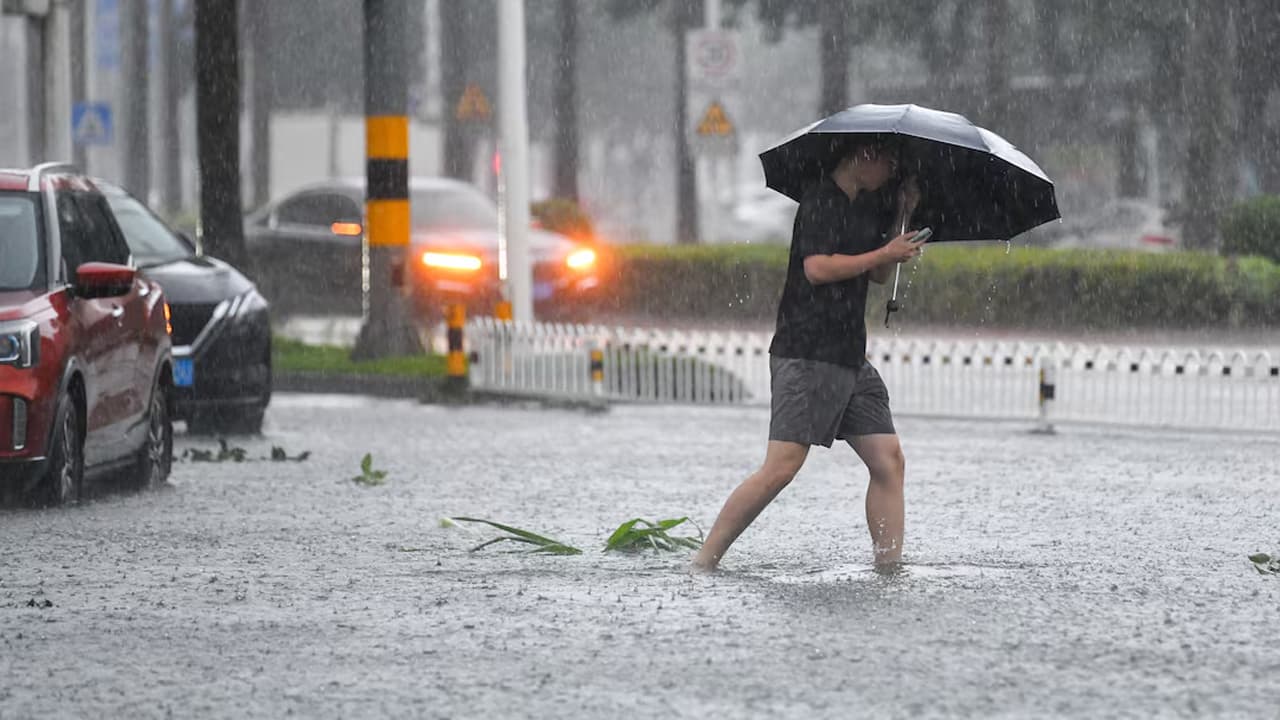 চীনে আঘাত হানল টাইফুন মাতমো Image