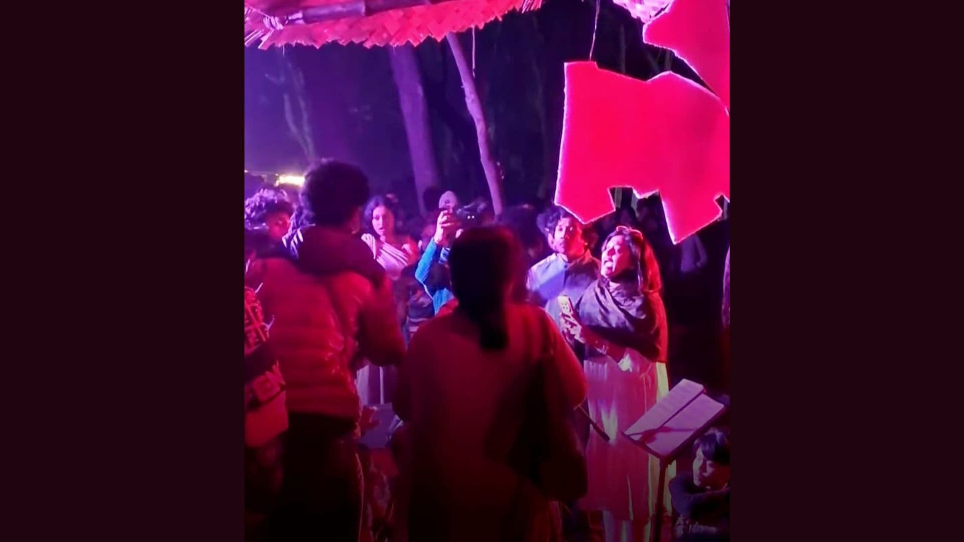 জাবির হিম উৎসবে সূরা নাসের অপব্যাখ্যার অভিযোগ, শিক্ষার্থী-আয়োজকদের বাকবিতন্ডা- খবরের থাম্বনেইল ফটো