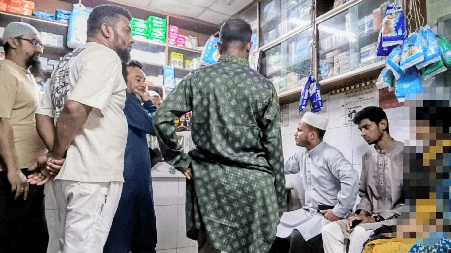 জবিতে নারী শিক্ষার্থীর সঙ্গে অসদাচরণ, জকসুর তাৎক্ষণিক হস্তক্ষেপে সমাধান - খবরের ইমেজ Image