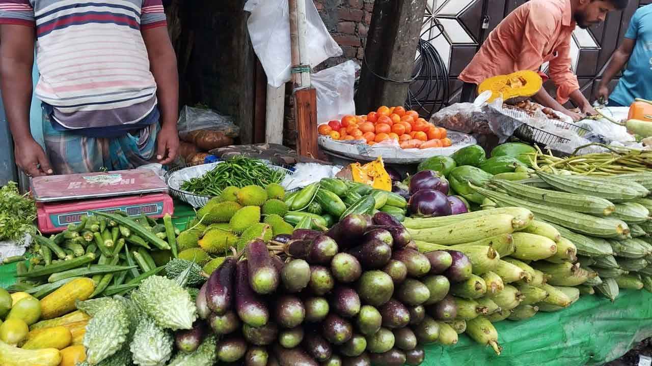 ​ঈদ সামনে রেখে সবজির দামে ঝাঁজ, কেজিতে ১২০ টাকা করলা-চিচিঙ্গা-বেগুন- খবরের থাম্বনেইল ফটো