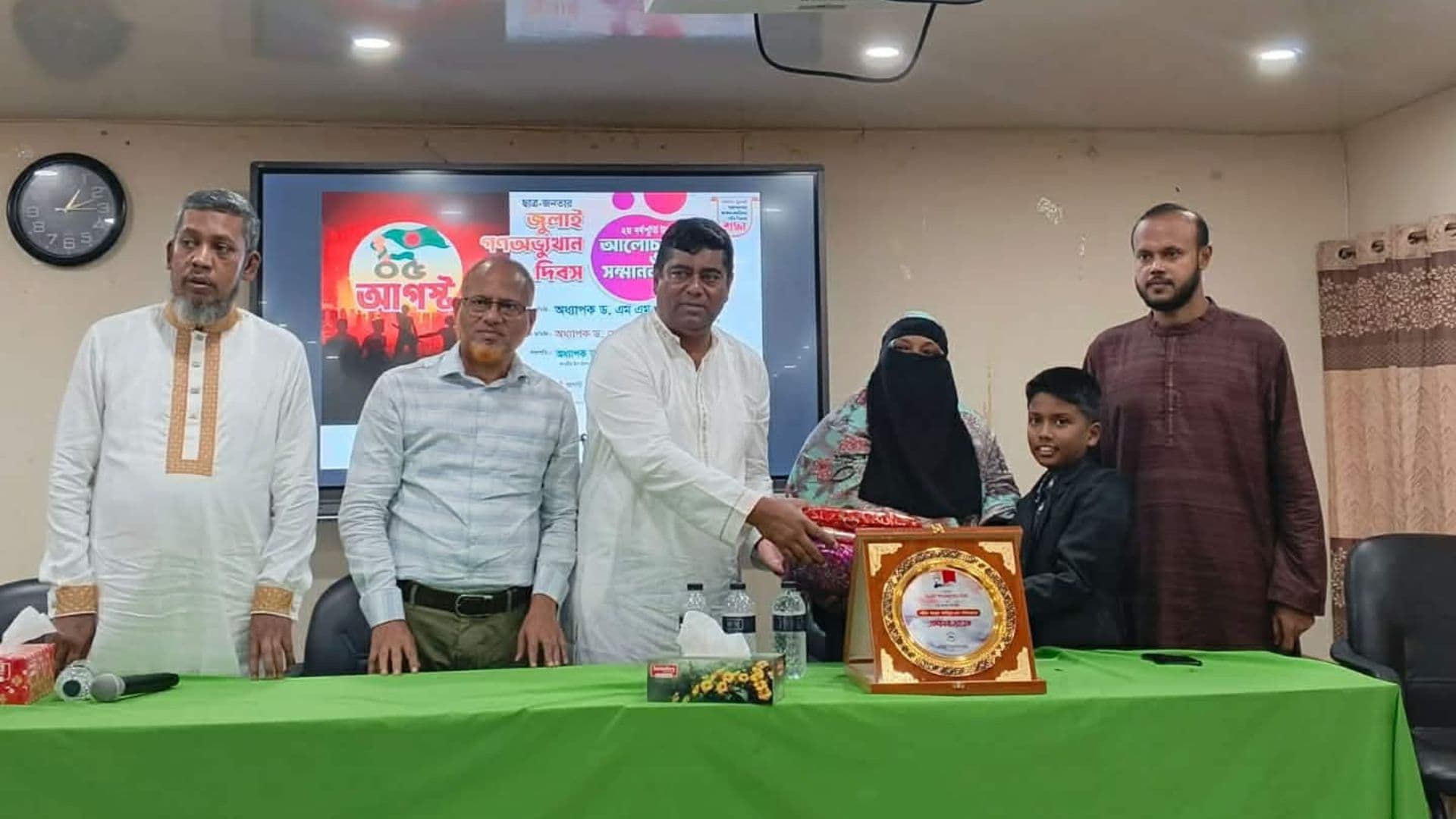‎'আমার ছেলের মতো আর দ্বিতীয় কেউ হতে পারবে না'- শহীদ আব্দুল কাইয়ুমের মা - খবরের ইমেজ Image