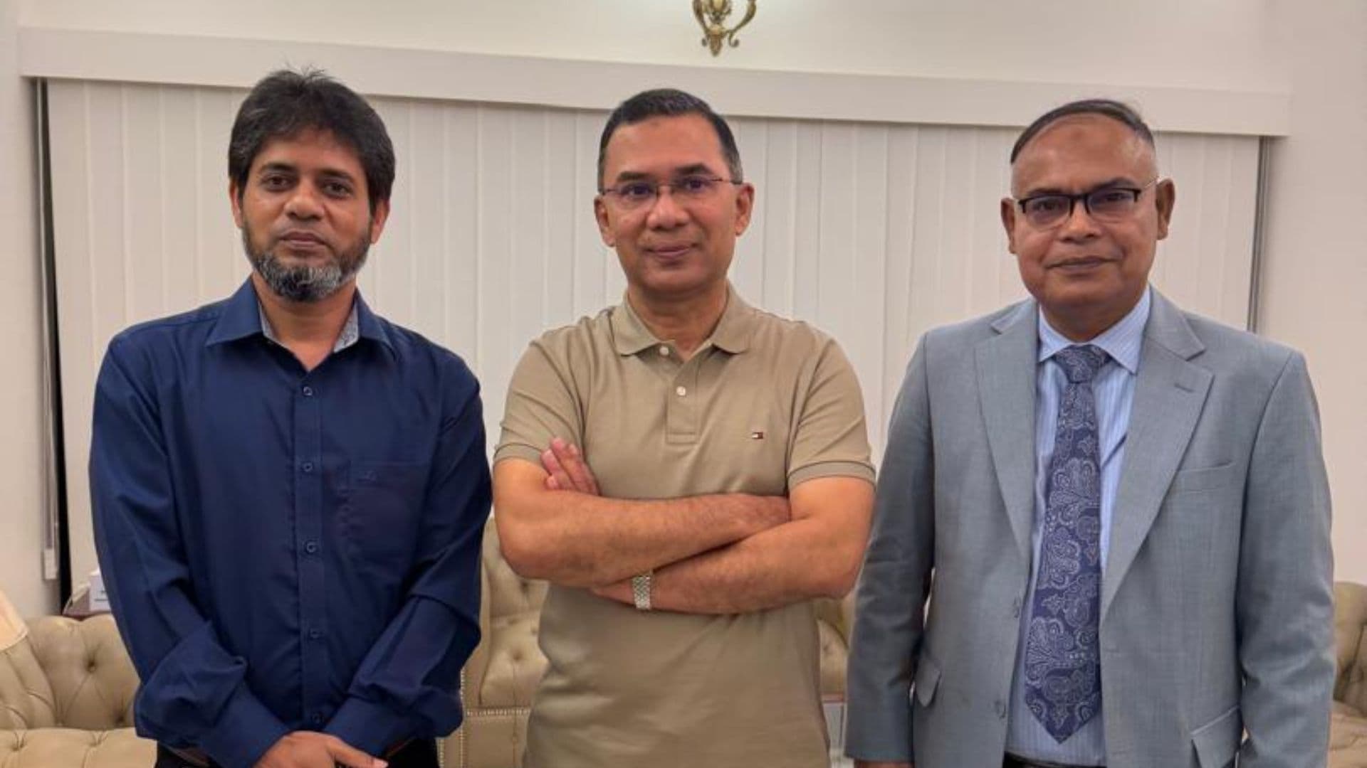 প্রধানমন্ত্রীর সাথে ইবি উপাচার্যের সৌজন্য সাক্ষাৎ - খবরের থাম্বনেইল ফটো