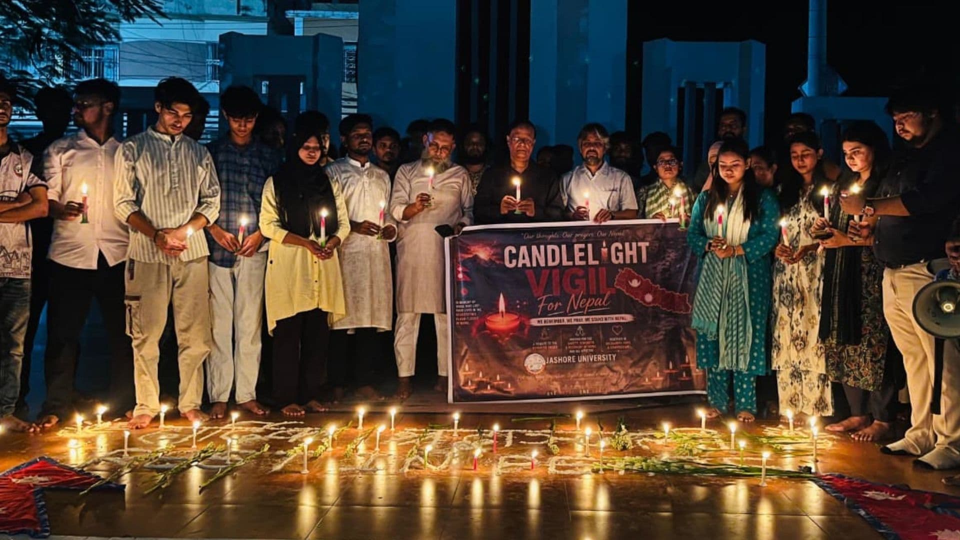 নেপাল-তিব্বত দুর্যোগে নিহতদের স্মরণে যবিপ্রবিতে মোমবাতি প্রজ্বলন- খবরের থাম্বনেইল ফটো