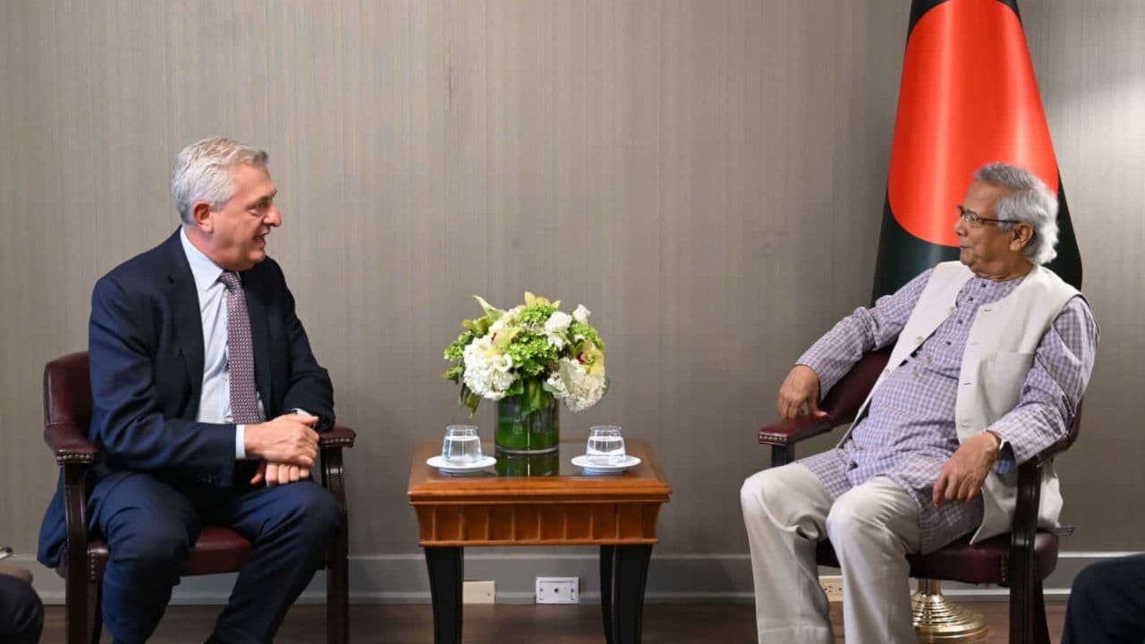 প্রধান উপদেষ্টার সঙ্গে ইউএনএইচসিআর প্রধানের রোহিঙ্গা সংকট নিয়ে আলোচনা- খবরের থাম্বনেইল ফটো