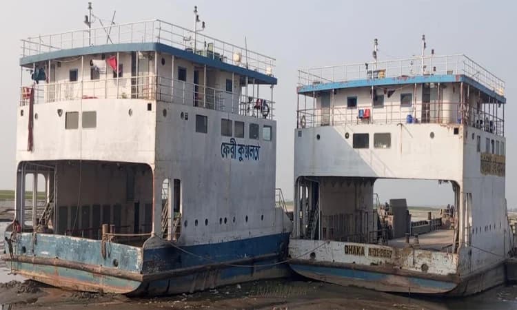 রৌমারী-চিলমারী রুটে ফেরি পারাপার বন্ধ - খবরের থাম্বনেইল ফটো