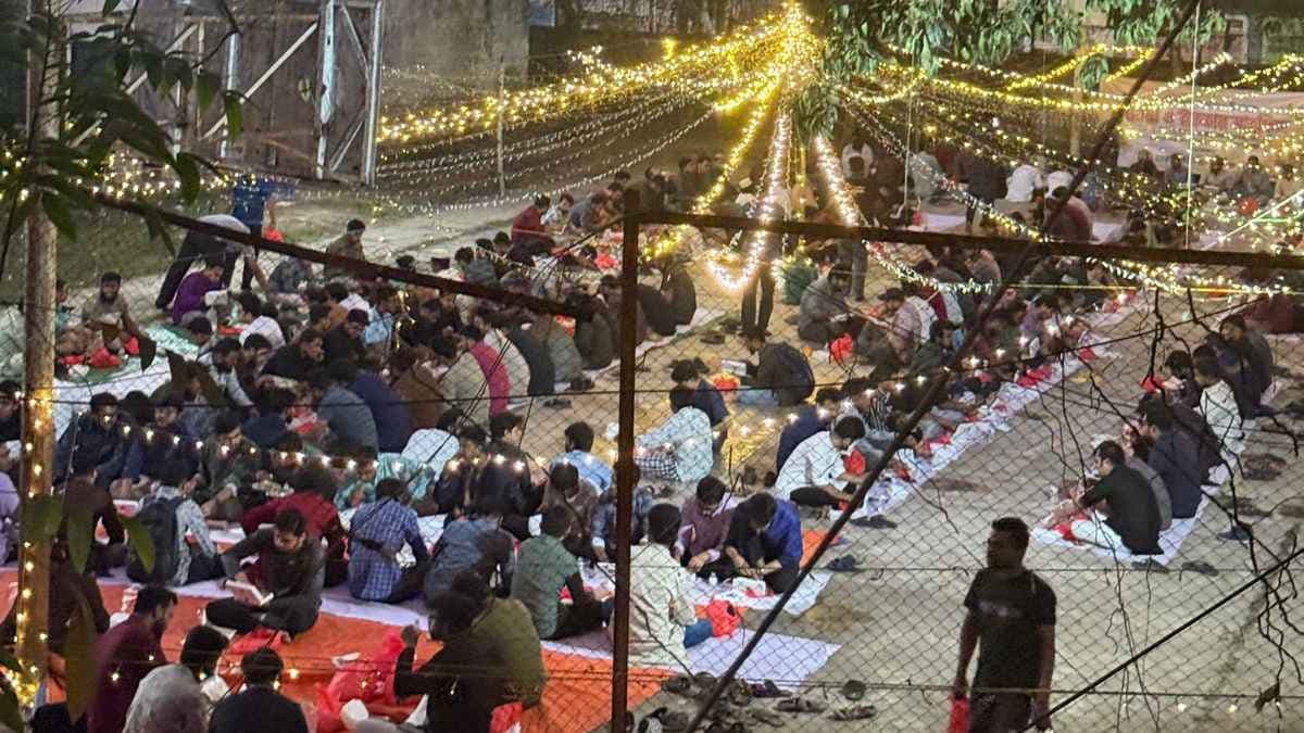 ঢাকা মেডিকেলে ৫০০ শিক্ষার্থী নিয়ে ছাত্রদলের ইফতার মাহফিল- খবরের থাম্বনেইল ফটো