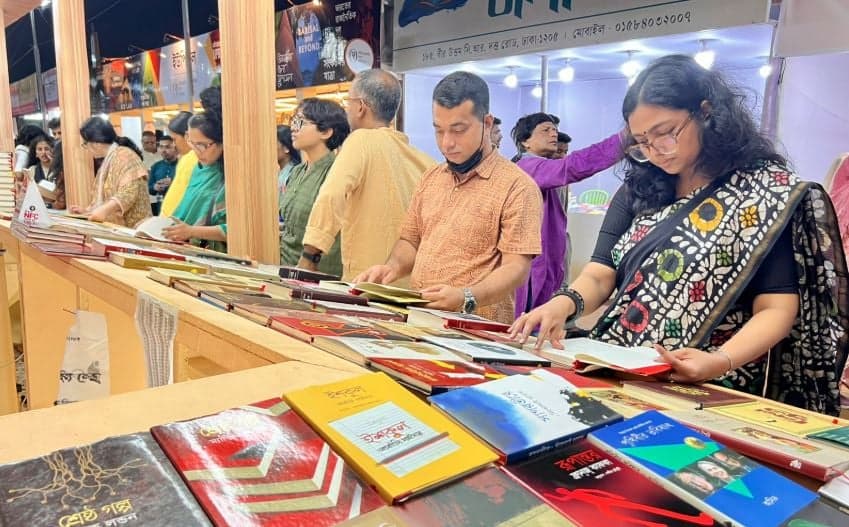 অমর একুশে বইমেলার সমাপনী আগামীকাল- খবরের থাম্বনেইল ফটো