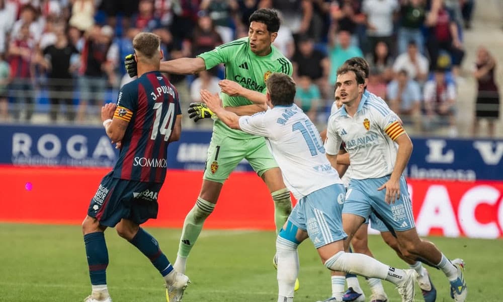 প্রতিপক্ষকে ঘুষি মারায় রিয়াল জারাগোজার গোলরক্ষক ১৩ ম্যাচ নিষিদ্ধ- খবরের ইমেজ Image