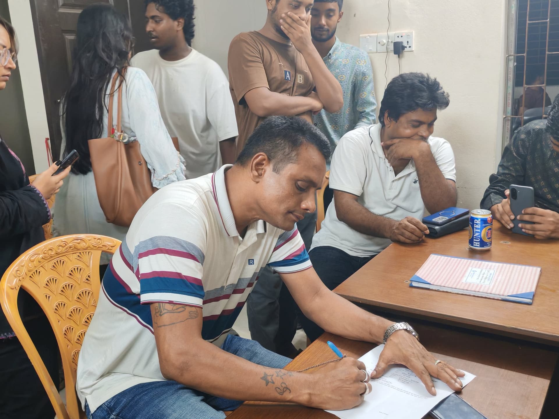 জাবিতে গোপনে ছাত্রীদের ছবি তোলার অভিযোগ, মুচলেকাতেই ছাড়া পেলেন যুবদল নেতা - খবরের থাম্বনেইল ফটো