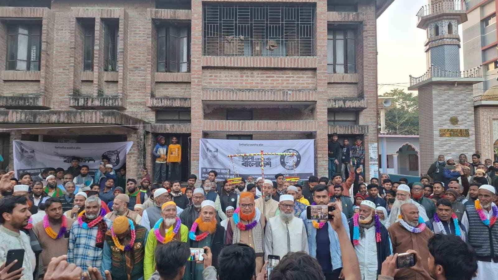 শিবগঞ্জে জামায়াতে যোগ দিলেন বিএনপির ২২ নেতাকর্মী