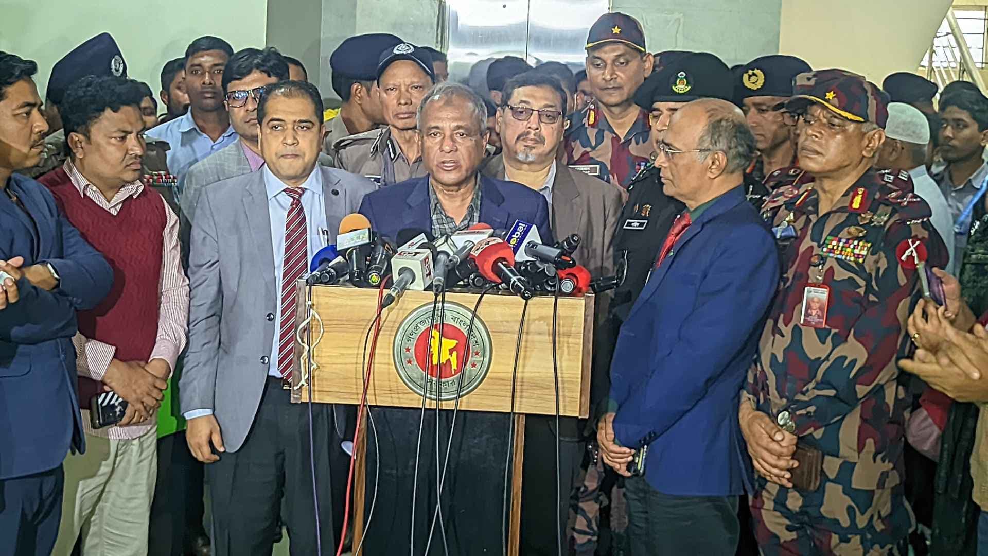 নির্বাচনে ভোট কারচুপির কোনো শঙ্কা নেই: স্বরাষ্ট্র উপদেষ্টা- খবরের থাম্বনেইল ফটো