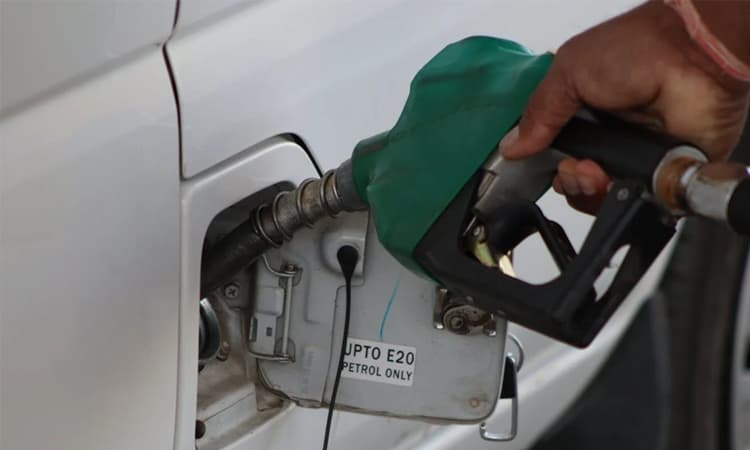 সারা দেশে অবৈধ মজুদকৃত ৩,৭২,৩৮৮ লিটার জ্বালানি তেল উদ্ধার- খবরের ইমেজ Image