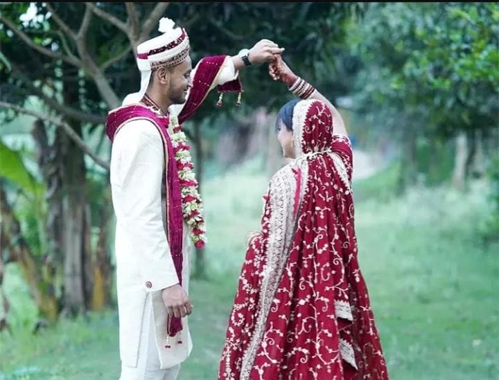 রাকসুর ভোট চাইতে গিয়ে প্রেম: অতঃপর জীবনসঙ্গী - খবরের থাম্বনেইল ফটো