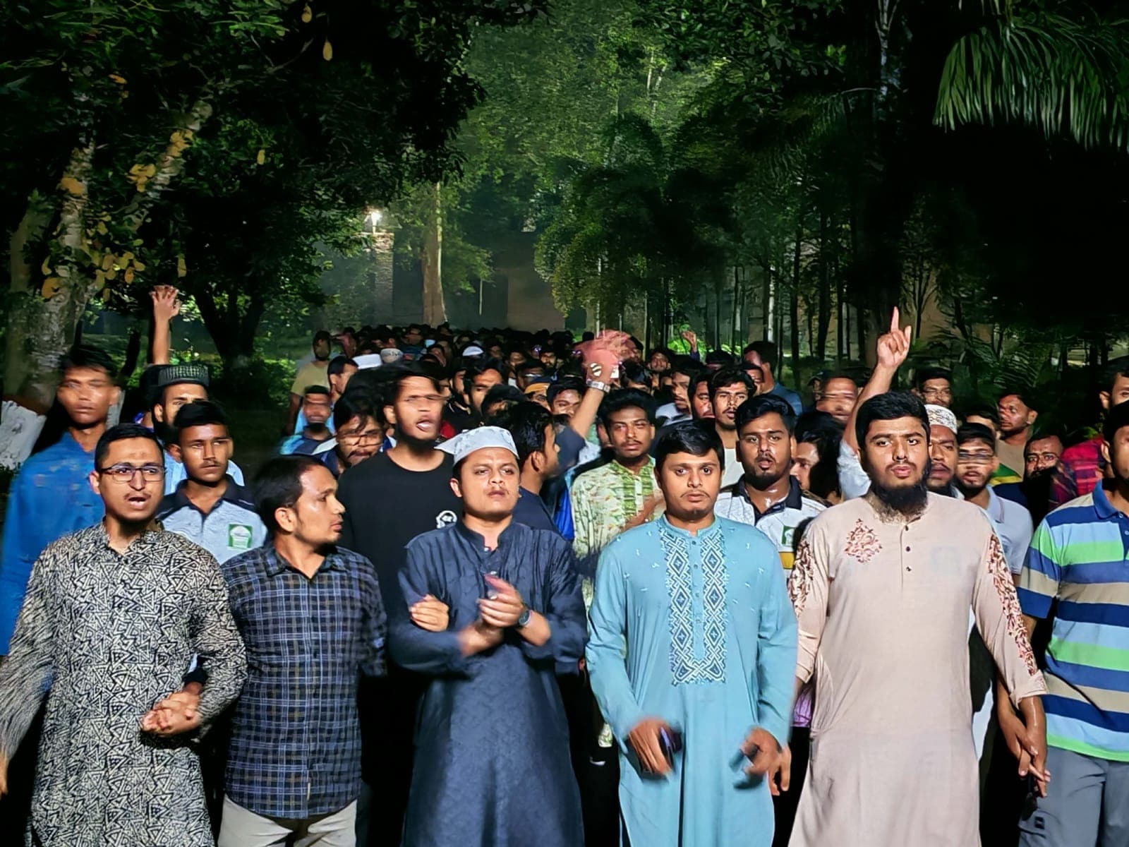 শিক্ষাঙ্গনে ছাত্রদলের সহিংসতার প্রতিবাদে ইবিতে বিক্ষোভ- খবরের থাম্বনেইল ফটো