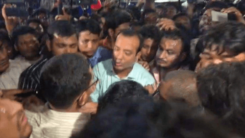 “সাংবাদিক, সাংবাদিক; মার মার” বলে শাহবাগ থানায় ছাত্রদলের হামলা - খবরের ইমেজ Image