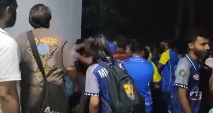 রাবিতে জুনিয়রকে সিগারেট খেতে নিষেধ করায় বহিরাগত এনে সিনিয়রকে মারধর - খবরের ইমেজ Image