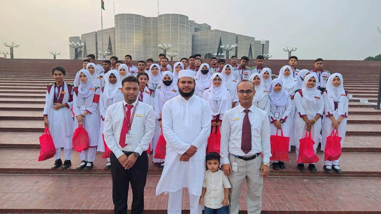 এমপি সালাহউদ্দিনের উদ্যোগে জাতীয় সংসদ পরিদর্শনে কাপাসিয়ার ৮০ শিক্ষার্থী- খবরের ইমেজ Image