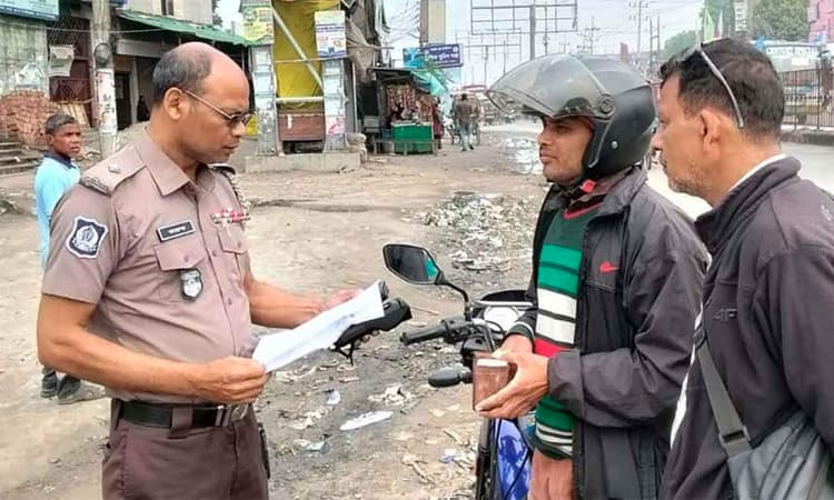 রংপুরে অবৈধ যানবাহন বিরোধী অভিযানে ৪৮ ঘণ্টায় ৮৮ মামলা- খবরের ইমেজ Image