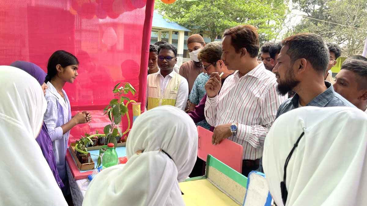 দিনাজপুরে ক্ষুদে বিজ্ঞানীদের অংশগ্রহণে বিজ্ঞান মেলা অনুষ্ঠিত- খবরের ইমেজ Image