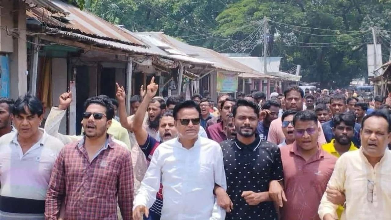 ফুলছড়িতে নিষিদ্ধ আওয়ামী লীগের কার্যক্রম, জনমনে প্রশ্ন- খবরের ইমেজ Image