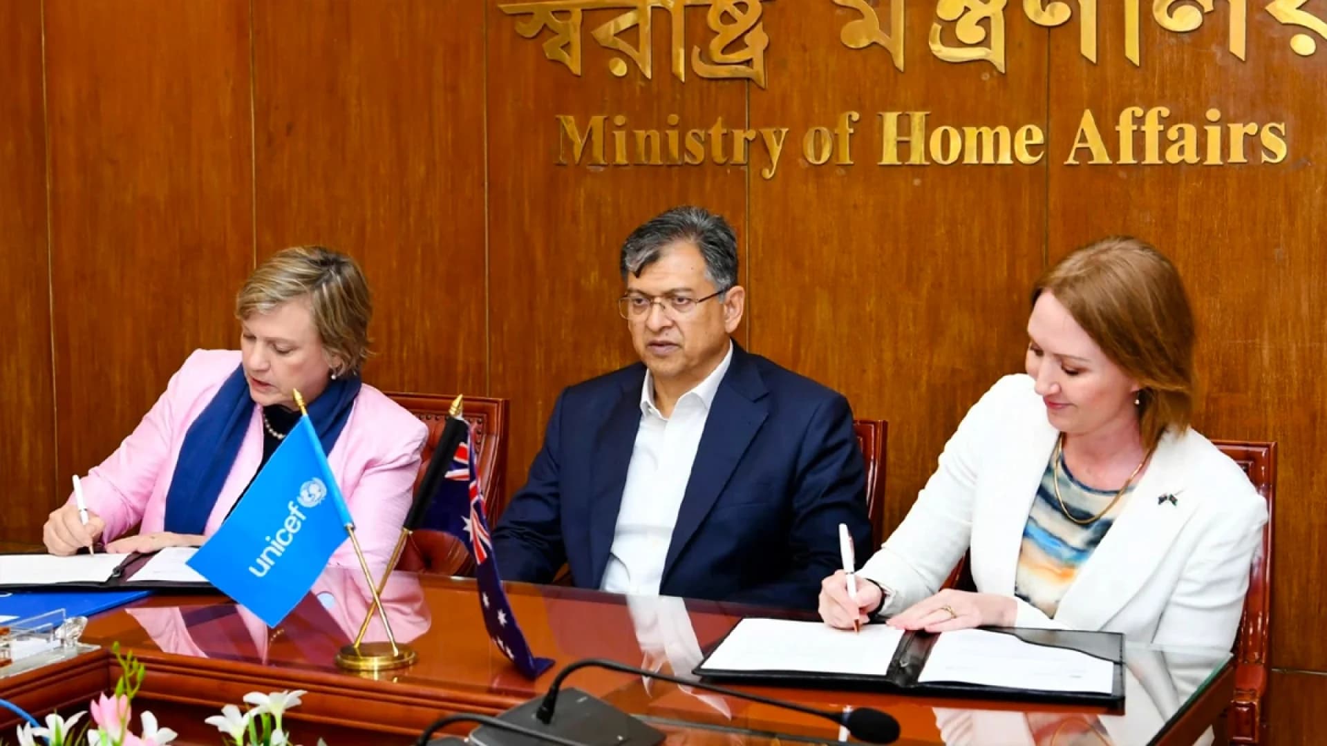 রোহিঙ্গা ও স্থানীয় জনগোষ্ঠীর সহায়তায় ১৩৭ কোটি টাকার চুক্তি- খবরের থাম্বনেইল ফটো