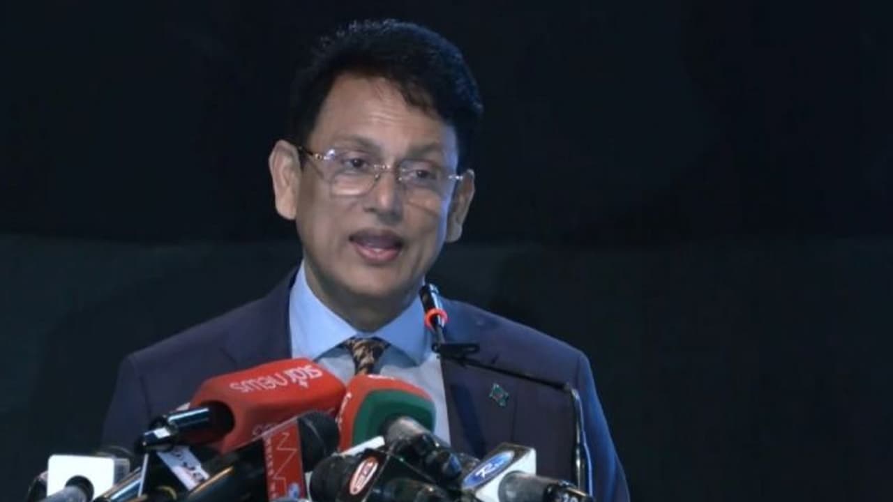 ট্রল-অপবাদ দিয়ে দায়িত্ব থেকে বিচ্যুত করা যাবে না: শিক্ষামন্ত্রী- খবরের ইমেজ Image