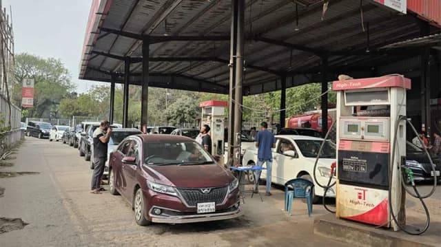 বুধবার দেশের সব তেলের ডিপো বন্ধ থাকবে- খবরের থাম্বনেইল ফটো
