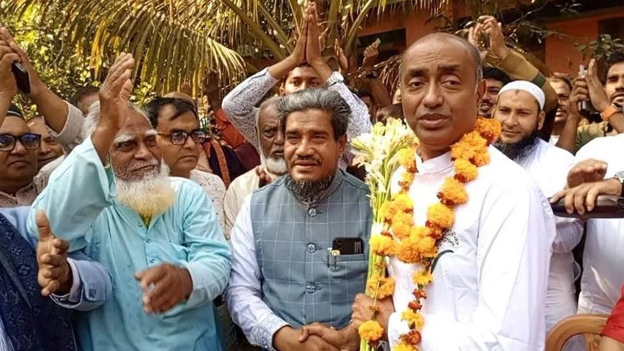 ঝিনাইদহ–১ আসনে সৌহার্দ্যের দৃষ্টান্ত; বিজয়ী প্রার্থীর ফুলেল শুভেচ্ছা প্রতিদ্বন্দ্বীর জন্য- খবরের থাম্বনেইল ফটো