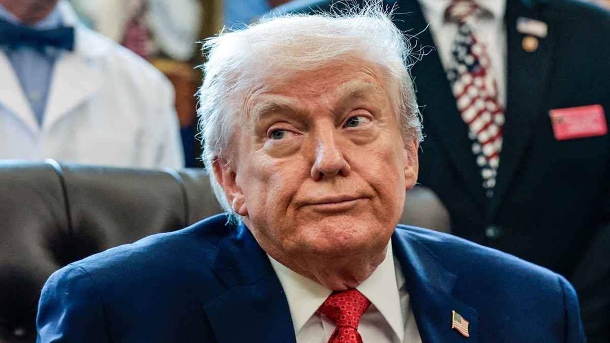 যুদ্ধ বন্ধের আলোচনার মধ্যে ১০ হাজার সেনা পাঠানোর তোড়জোড় ট্রাম্পের- খবরের ইমেজ Image