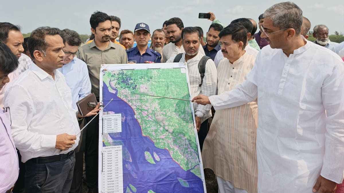 মেঘনার তীর রক্ষা বাঁধ পরিদর্শনে পানিসম্পদমন্ত্রী- খবরের থাম্বনেইল ফটো