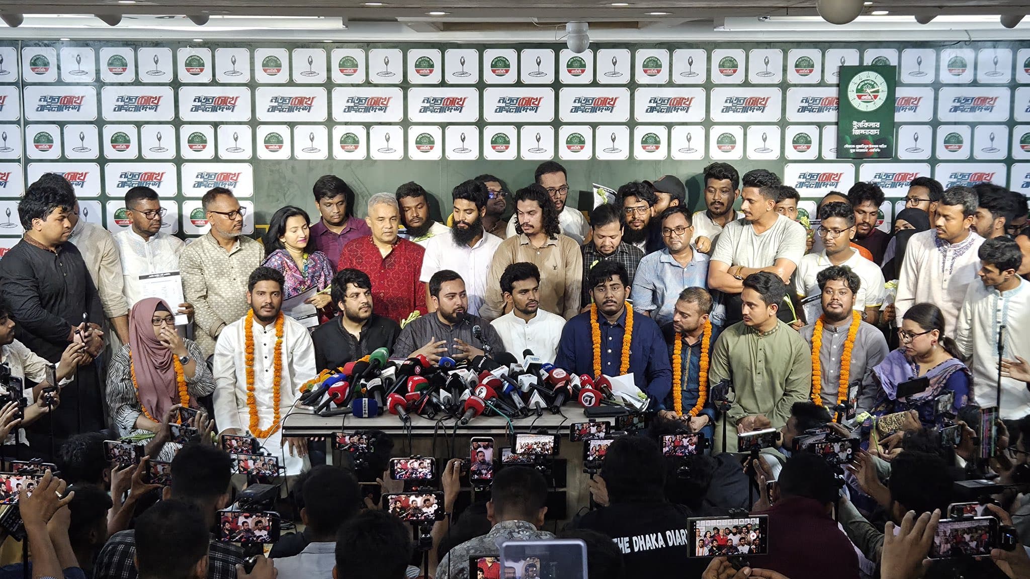 ফ্যাসিস্ট বাদে যে কেও এনসিপিতে যোগদান করতে পারবে- খবরের ইমেজ Image