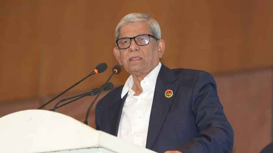 চাঁদাবাজির তথ্য জানতে ওয়েবসাইট চালু করেছেন মির্জা ফখরুল- খবরের থাম্বনেইল ফটো