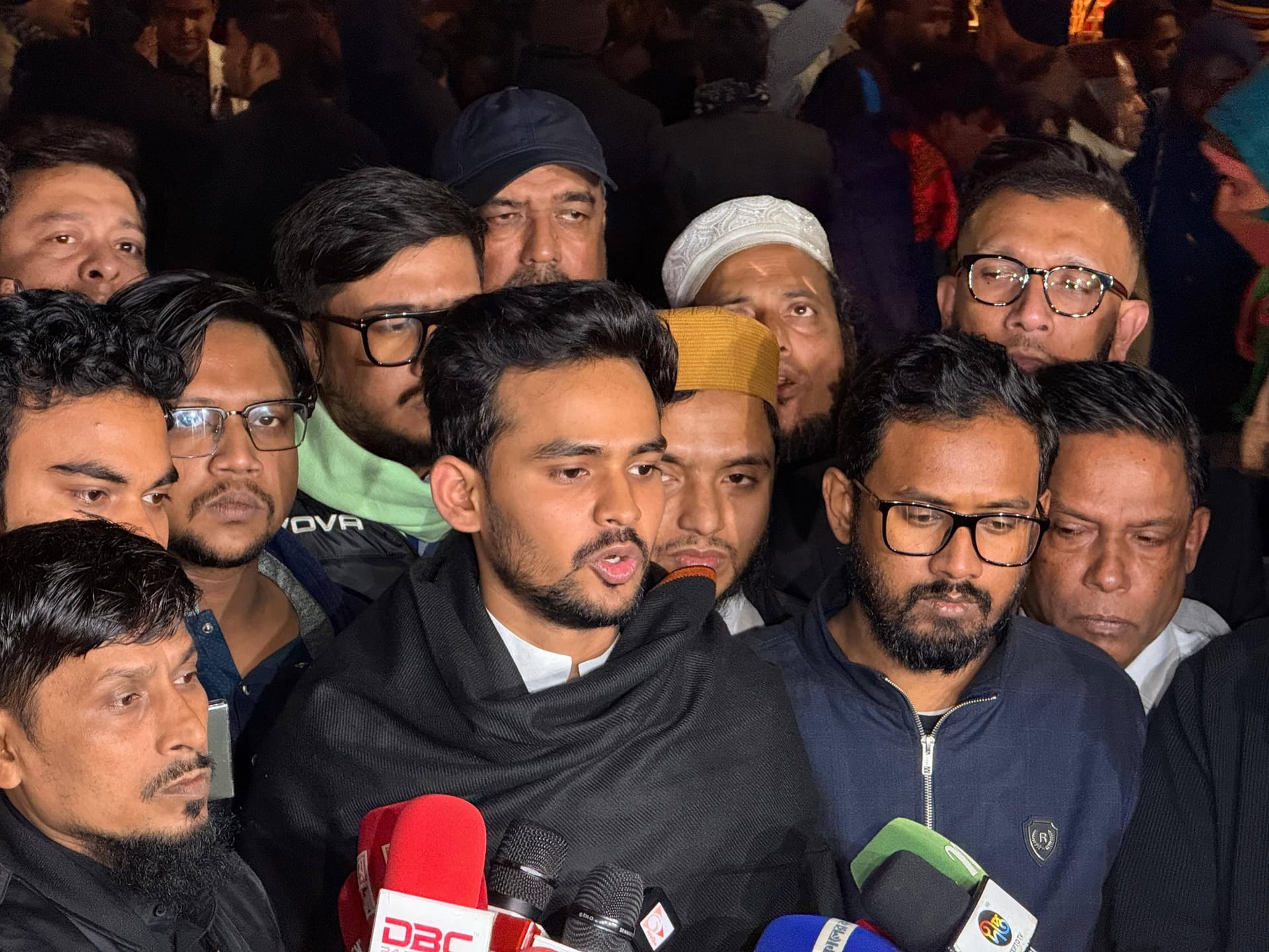 ছায়া মন্ত্রিসভা গঠনের প্রস্তুতি নিচ্ছি: আসিফ মাহমুদ- খবরের থাম্বনেইল ফটো