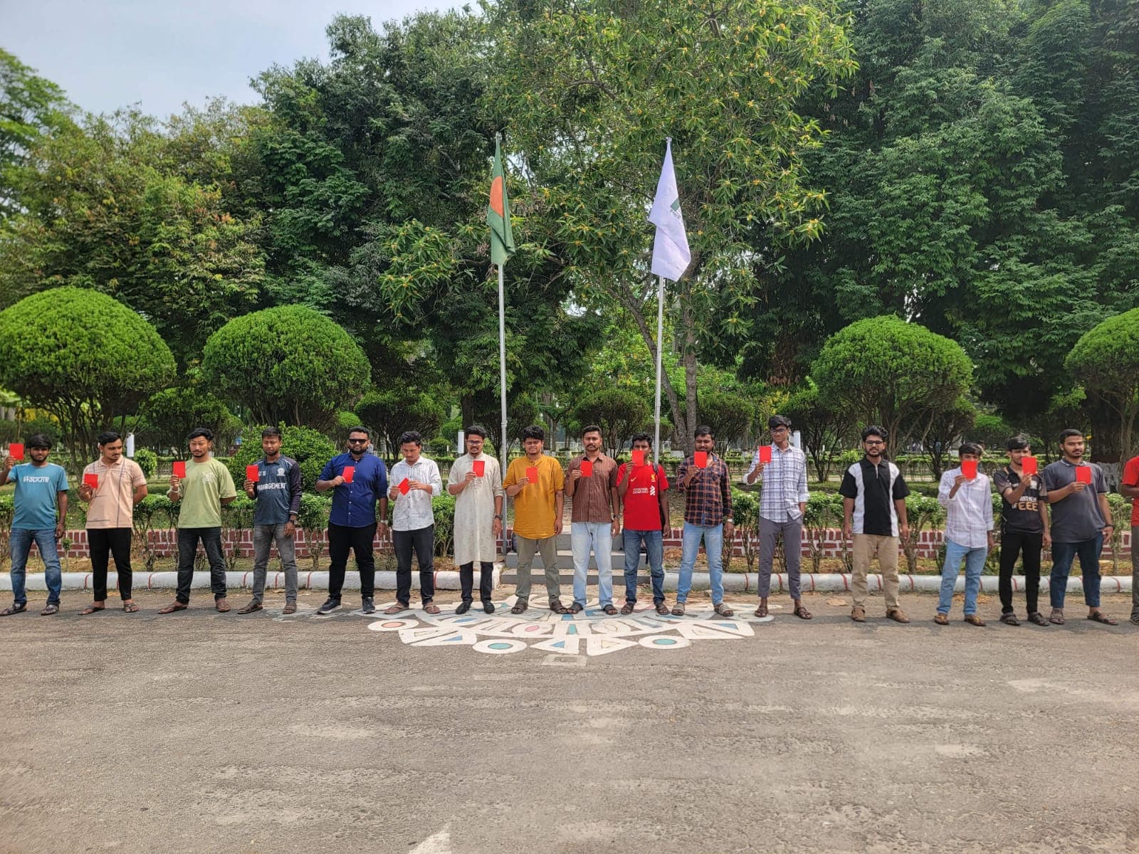 ক্যাম্পাসে সহিংসতা ও প্রশ্নফাঁসের প্রতিবাদে ইবিতে বৈছাআ’র লাল কার্ড প্রদর্শন- খবরের ইমেজ Image