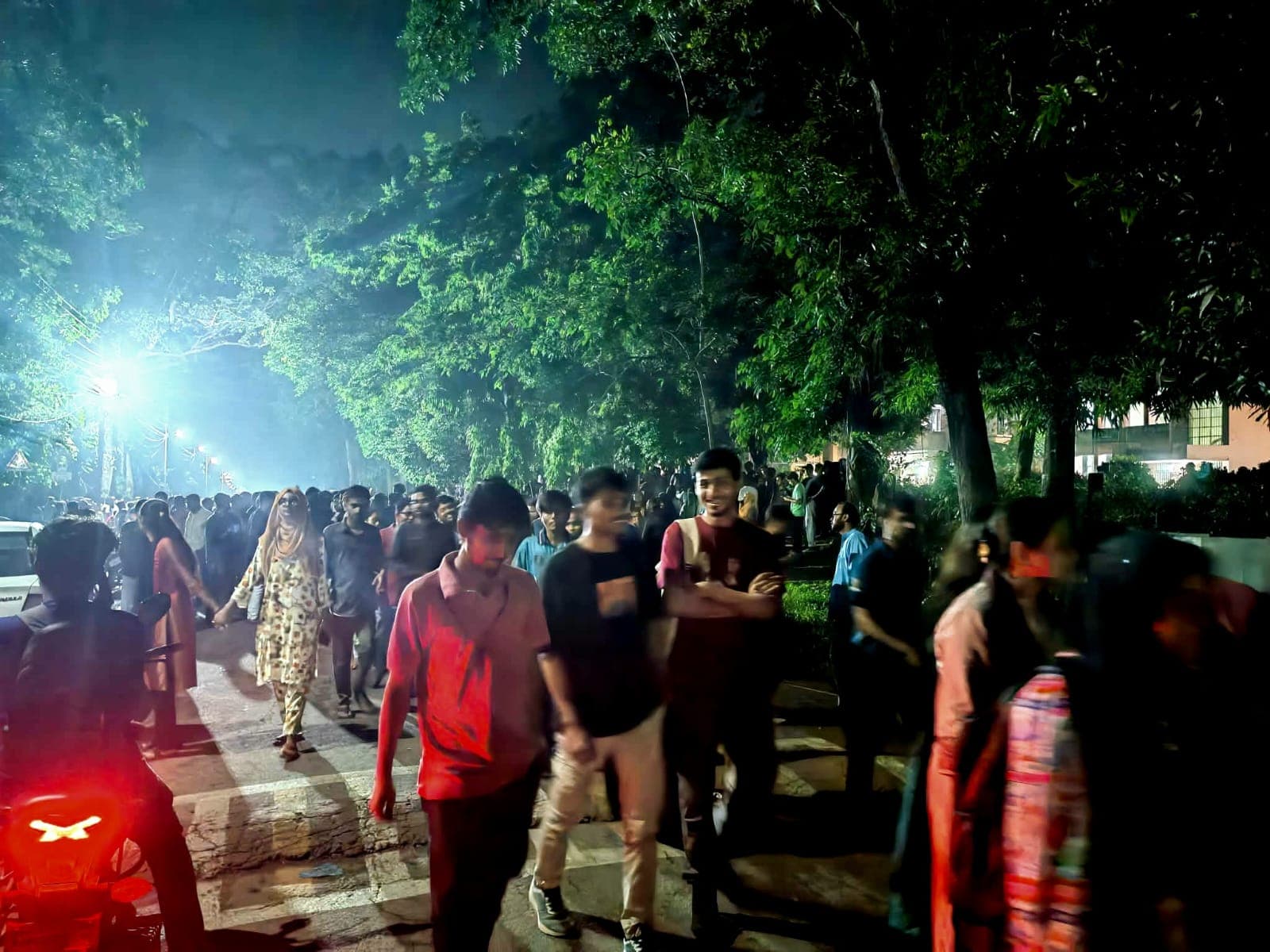 জাবিতে আন্দোলন ‘হাইজ্যাক’: ক্ষোভে বিক্ষোভস্থল ছাড়লেন শিক্ষার্থীরা- খবরের থাম্বনেইল ফটো