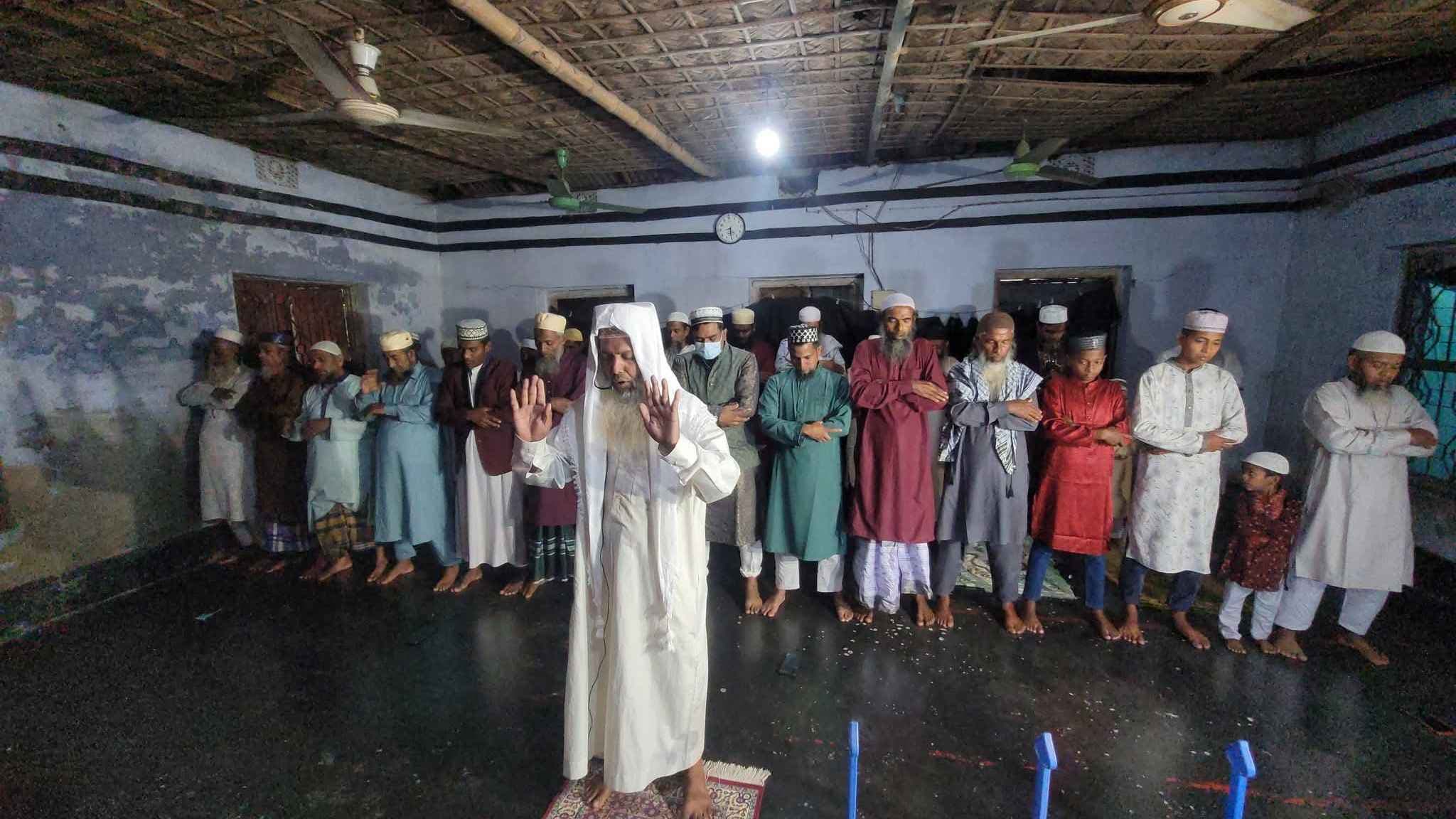 বগুড়ায় তিন উপজেলায় ৩টি ঈদ জামাত অনুষ্ঠিত- খবরের ইমেজ Image